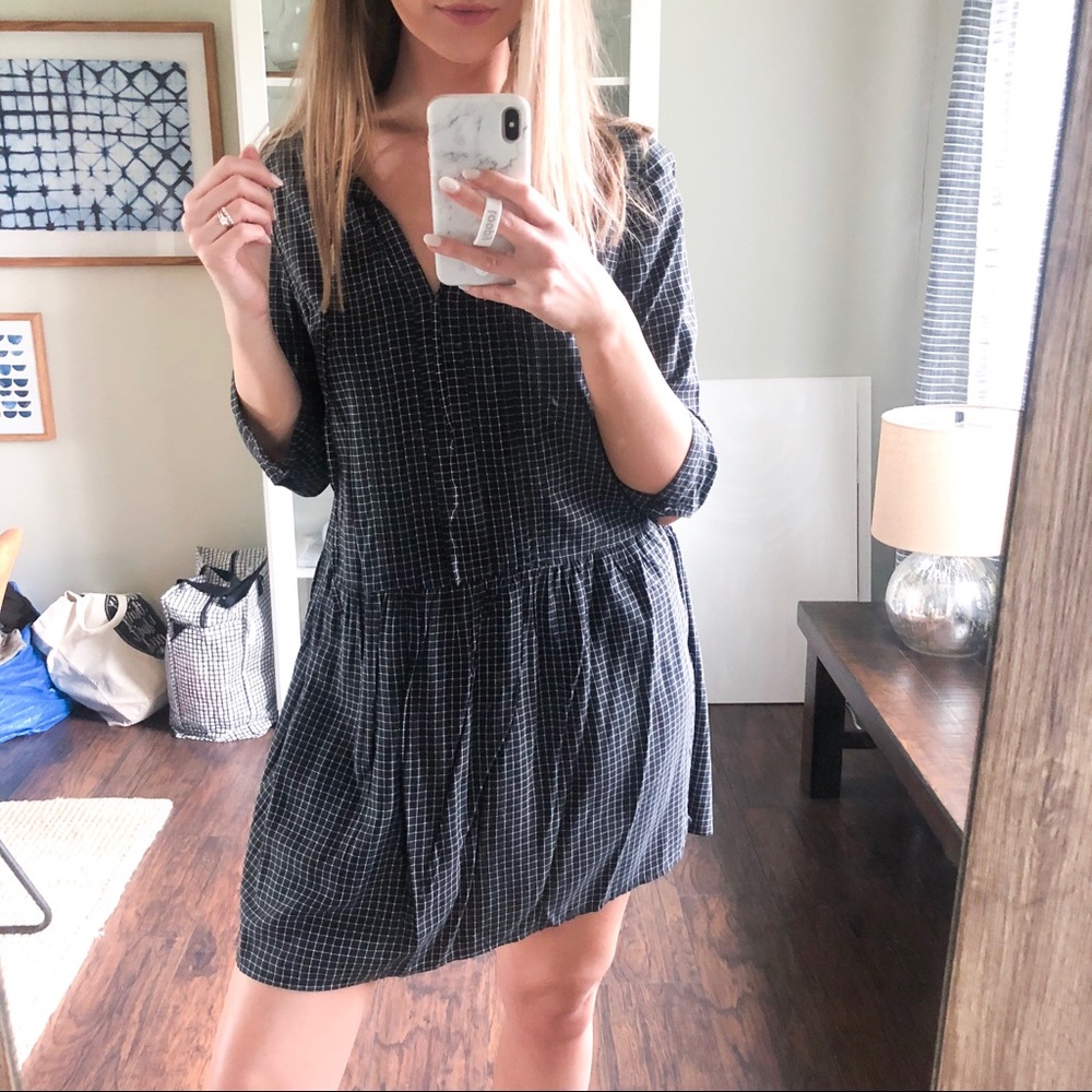 Black/White Drop Hem Dress with Neck Tie